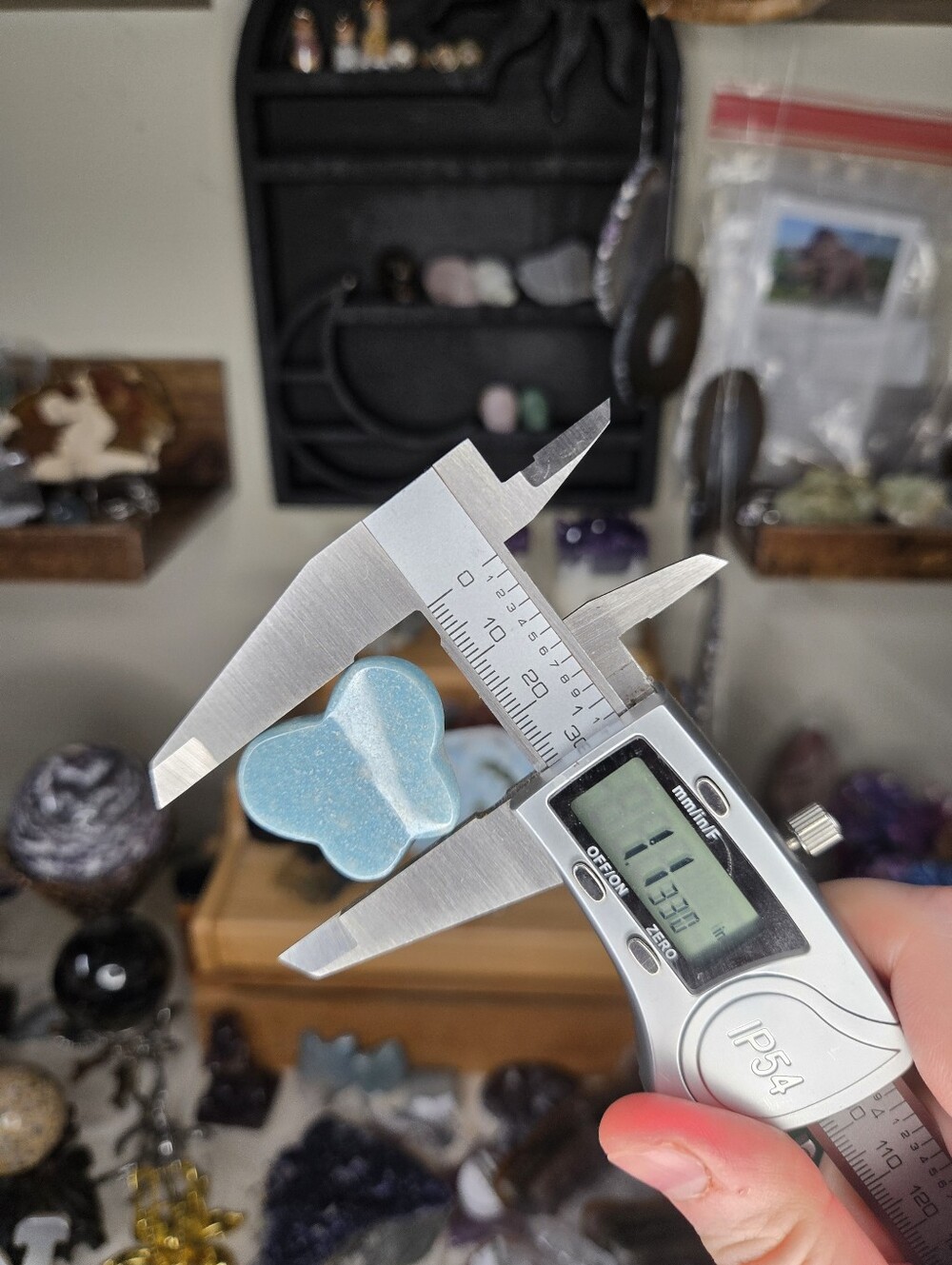 Mini Trollite Butterfly Crystal Carving B - Picture 4 of 4